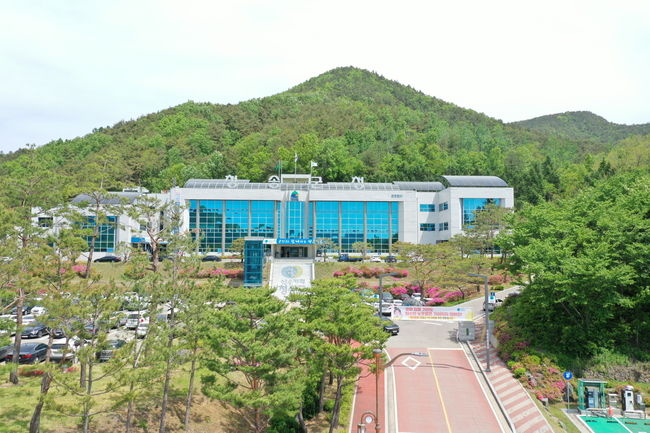 청송군청 전경 사진