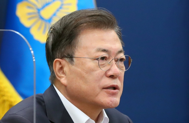 문재인 대통령이 지난달 11일 오전 청와대 여민관에서 제20회 국무회의를 주재하고 있다 (사진=뉴시스 제공)