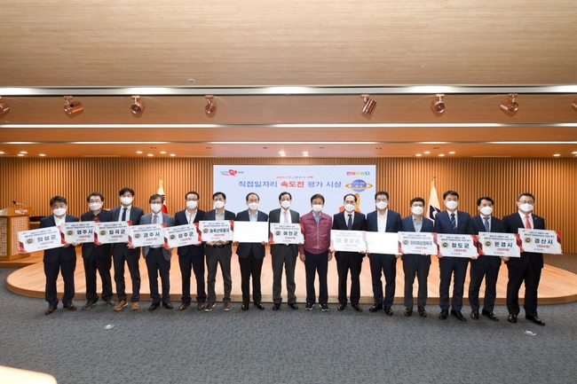 경주시가 지난 4일 ‘2021년 상반기 경상북도 시․군 재정지원 일자리사업 평가’에서 우수상을 수상했다.