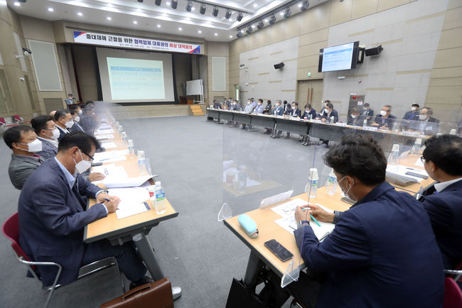 한국도로공사가 17일 중대재해 근절을 위한 합동 대책회의를 진행하고 있다.