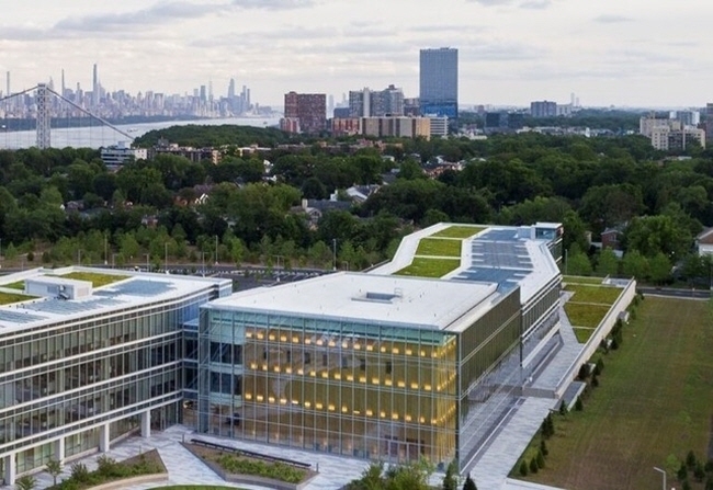 LG전자 북미법인 빌딩이 미국 그린빌딩협회(USGBC)로부터 친환경 건축물 인증 '최고등급'을 받았다.(사진=뉴시스)