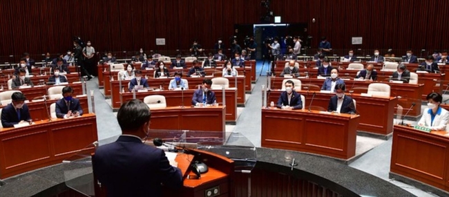 윤호중 더불어민주당 원내대표가 지난 18일 오후 서울 여의도 국회에서 열린 더불어민주당 부동산 세제 논의를 위한 정책 의원총회에 참석해 발언하고 있다 (사진=공동취재/뉴시스 제공)