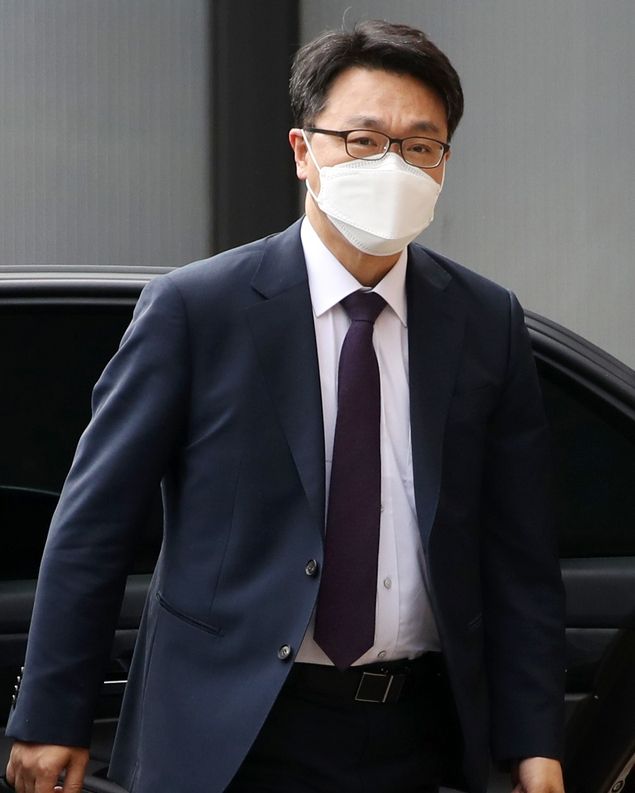 김진욱 고위공직자범죄수사처(공수처) 처장이 지난 10일 오전 경기도 과천시 정부과천청사 공수처로 출근하고 있다 (사진=뉴시스)