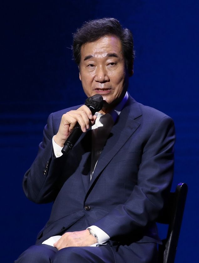 지난 4일 충북 청주 서원구 CJB컨벤션센터에서 열린 더불어민주당 대선 예비경선 국민면접에서 이낙연 예비후보가 면접관 질문에 답변하고 있다 (사진/뉴시스)
