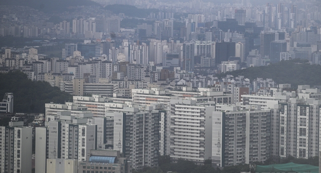 서울 중구 남산에서 바라본 서울시내 아파트 단지의 모습 (사진/뉴시스)