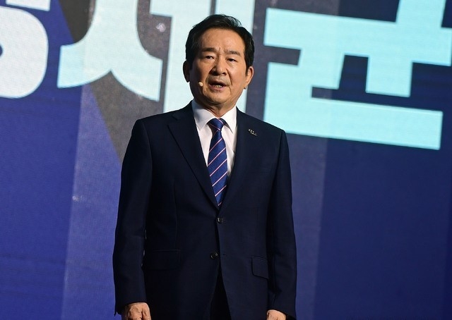 더불어민주당 제20대 대통령선거 예비후보자인 정세균 전 국무총리가 7일 경기 파주의 한 스튜디오에서 열린 대선 후보 정책 언팩쇼에서 발표를 하고 있다.