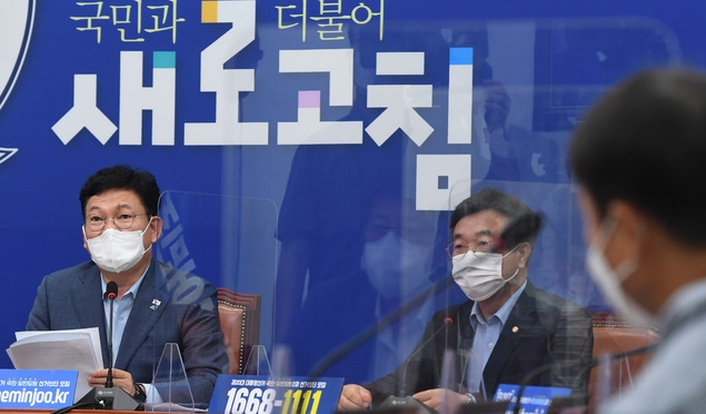 송영길 더불어민주당 대표가 지난 16일 서울 여의도 국회에서 열린 최고위원회의에서 발언하고 있다. (공동취재사진) 