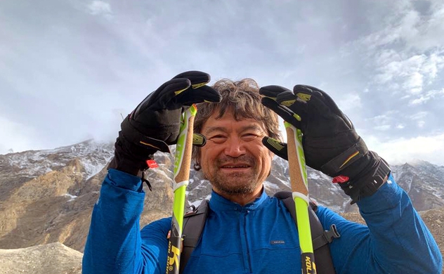 광주시산악연맹은 열 손가락 없는 산악인 김홍빈 대장이 브로드피크(해발 8047m) 정상 등정에 성공했다고 지난 19일 밝혔다. 정상 도전을 앞두고 베이스캠프(5135m)에서 찍은 김홍빈 대장. (사진=광주시산악연맹 제공)