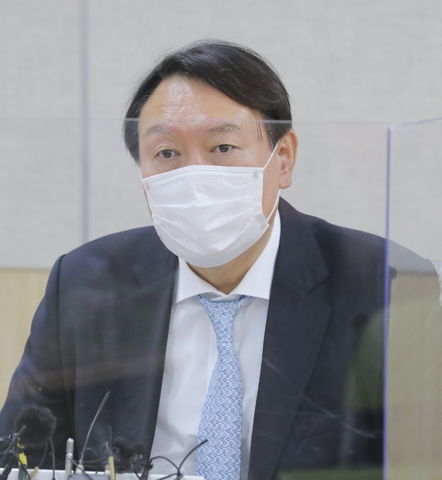 야권 대권주자인 윤석열 전 검찰총장이 22일 서울 구로구 서울시간호사회에서 열린 코로나19 간호사 격려 간담회에서 발언하고 있다. (국회사진기자단)