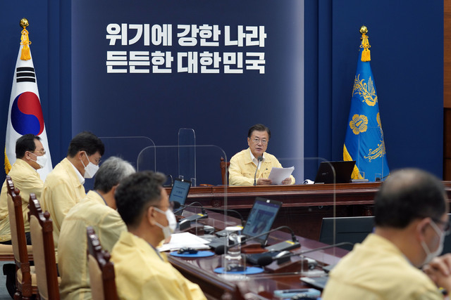 문재인 대통령이 지난 19일 오후 청와대에서 열린 수석·보좌관회의에서 발언하고 있다. (사진=청와대 제공)