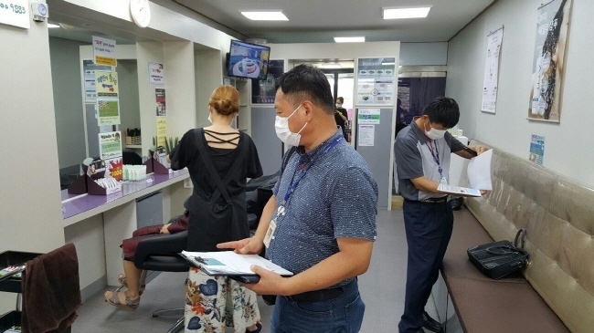 2020년 천안시 공중위생분야 합동단속 모습(사진=천안시청)