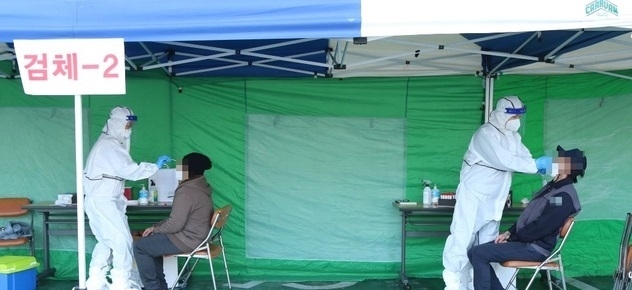 코로나19 검사(사진=뉴시;스)