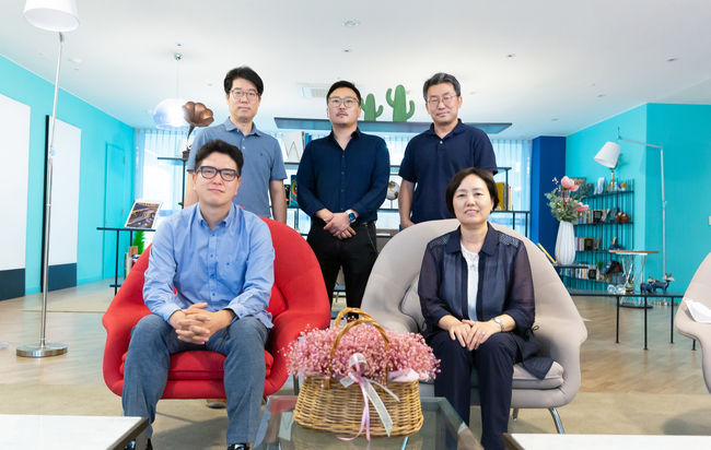 (좌측상단부터 시계방향) 이주영 교수, 심재겸 연구원, 권오상 교수, 손경아 교수, 고성안 교수