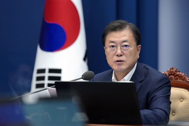 문재인 대통령이 5일 청와대에서 열린 K-글로벌 백신허브화 비전 및 전략 보고대회에서 발언하고 있다. (사진=청와대 제공)
