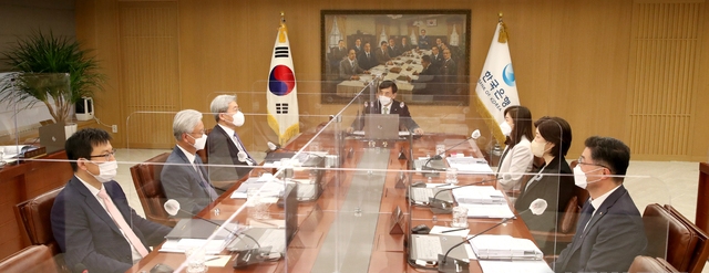 이주열 한국은행 총재가 지난 5월 27일 오전 서울 중구 한국은행에서 열린 금융통화위원회 본회의에서 회의를 주재하고 있다. (사진=한국은행 제공) 