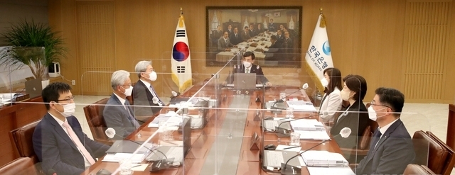 이주열 한국은행 총재가 지난 5월 27일 오전 서울 중구 한국은행에서 열린 금융통화위원회 본회의에서 회의를 주재하고 있다. (사진=한국은행 제공) 