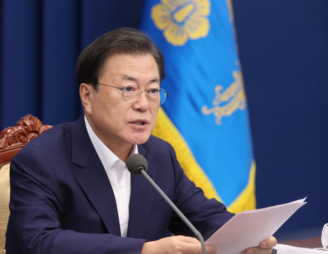 문재인 대통령이 9일 청와대에서 열린 수석·보좌관회의에서 발언하고 있다.(사진=뉴시스 제공)