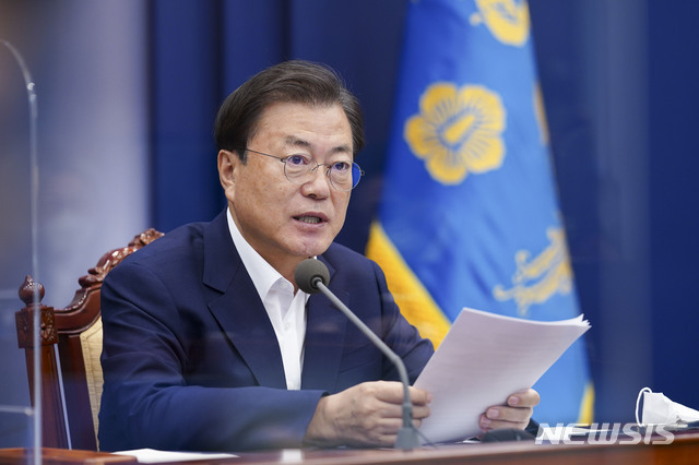 문재인 대통령이 9일 청와대에서 열린 수석·보좌관회의에서 발언하고 있다.(사진=뉴시스 제공)