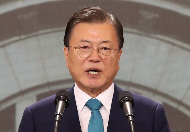 문재인 대통령이 15일 서울 중구 문화역서울284에서 열린 제76주년 광복절 경축식에서 경축사를 하고 있다.