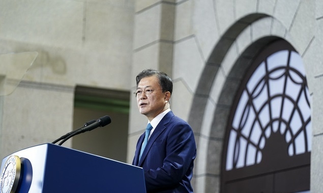 문재인 대통령이 지난 15일 서울 중구 문화역서울284에서 열린 제76주년 광복절 경축식에서 경축사를 하고 있다.(사진=뉴시스 제공)