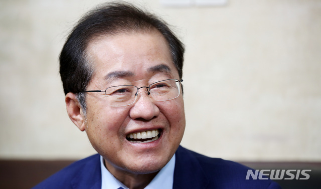 국민의힘 대권주자인 홍준표 의원이 지난 7월19일 서울 여의도 한 사무실에서 인터뷰를 하고 있다. (사진=뉴시스 제공)