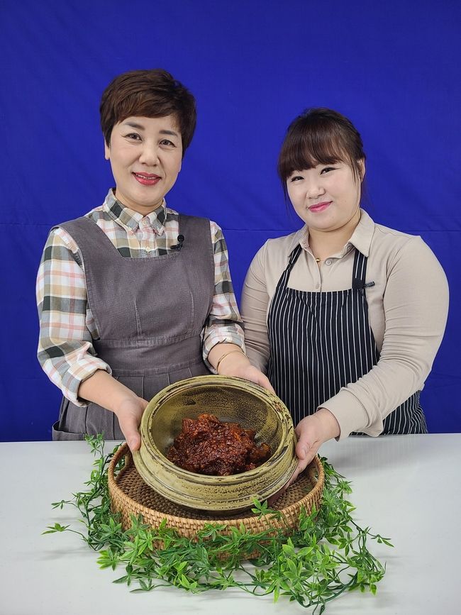 지난 8월 25일 계명문화대학교 사회과학관 식품영양조리학부 실습실에서 ‘Na(나)를 위한 저염밥상’ 영상을 촬영하고 있다. 