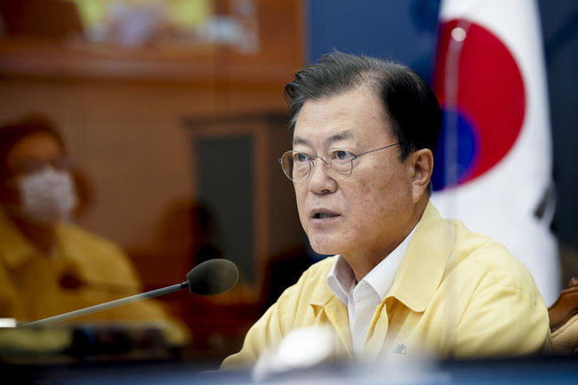 문재인 대통령이 30일 오후 청와대 여민관에서 열린 수석·보좌관회의에 참석해 발언하고 있다. (사진=청와대 제공) 
