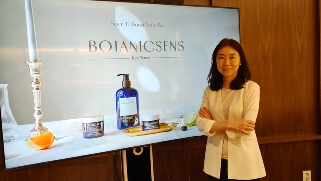 연세대 식품영양학과 교수이자 보타닉센스 대표인 박태선 교수는 "직접 식물에 대한 연구를 거듭하던 끝에 향 성분의 효과를 발견하고 화장품을 만들었다"고 설명했다. <사진=이화순>