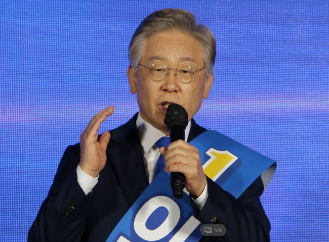 더불어민주당 대선주자인 이재명 경기지사가 4일 오후 대전컨벤션센터에서 열린 대전·충남 경선에서 정견발표를 하고 있다. 
