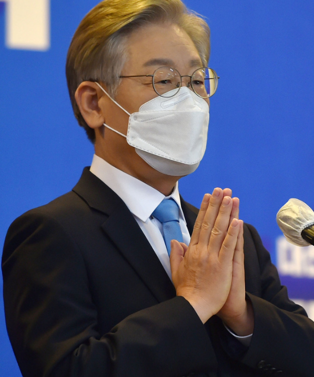 이재명 더불어민주당 대선 경선 후보가 5일 오전 대구 동구 대구상공회의소 대회의실에서 열린 대구·경북 공약 발표 기자간담회에서 공약을 발표하고 있다.(사진=뉴시스 제공)