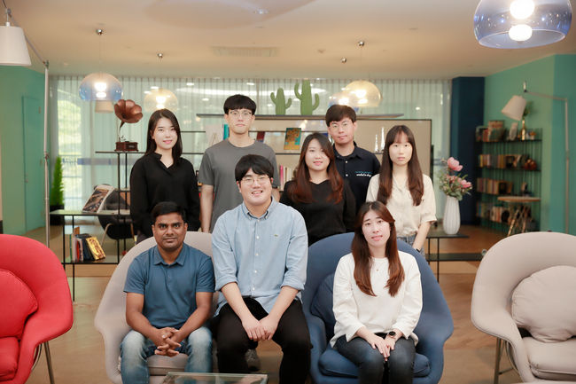 유자형 교수 연구팀, 하단 중앙이 제1저자인 김상필 연구원