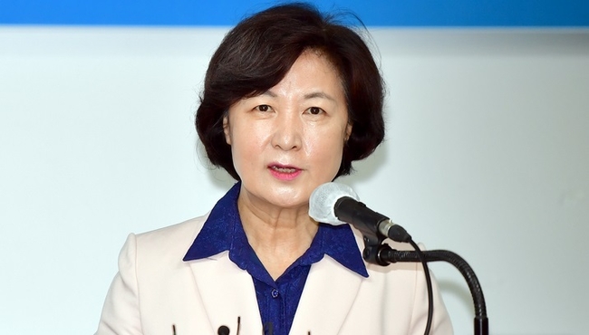 더불어민주당 대선 주자인 추미애 전 법무부 장관이 16일 오전 광주 서구 광주시의회 1층 시민소통실에서 '지지호소' 기자회견을 하고 있다. (사진=뉴시스 제공)