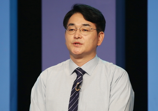  19일 오후 광주 MBC에서 열린 제20대 대통령선거 더불어민주당 경선 후보 토론회 리허설에서 박용진 후보가 발언하고 있다.