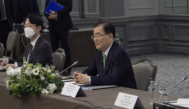  G7 외교·개발장관 회의 참석차 영국 런던을 방문중인 정의용 외교부 장관이 지난 5월 5일(현지시간) 토니 블링컨 미국 국무장관, 모테기 도시미쓰 일본 외무상과 한미일 외교장관 회담을 하고 있다. (사진=외교부 영상 캡처) 
