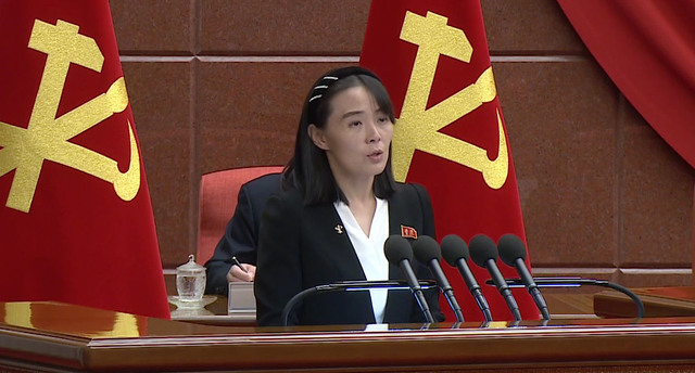 북한 조선중앙TV는 김정은 북한 노동당 총비서 겸 국무위원장이 당 중앙위원회 8기 2차 정치국 확대회의를 지난 29일 주재했다고 30일 방영했다. 김여정 당 부부장이 발언하고 있다. (사진=조선중앙TV 캡처) 
