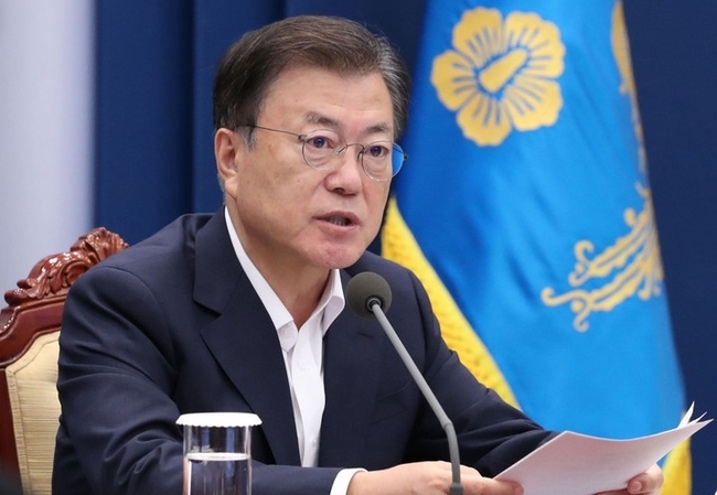  문재인 대통령이 지난 6일 청와대에서 조선산업 성과와 재도약 전략을 의제로 열린 수석보좌관회의에서 발언하고 있다. (사진=뉴시스 제공)