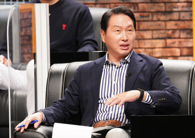 SBS '아이디어리그'에서 심사평을 하고 있는 최태원 대한상공회의소 회장 / 사진제공=대한상공회의소