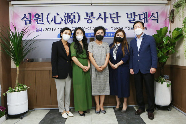 좌측부터 서은숙 부산진구청장, 블랑벨르 이정민 대표, 심원 최인희 회장, 국제뷰티비즈니스협회 김희화 회장, 김영춘 전장관