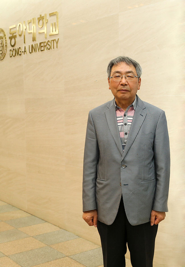 최낙복 한국어문학과 명예교수.