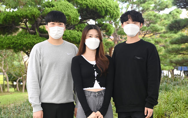 수상학생들 사진. 왼쪽부터 박준혁, 백세빈, 윤찬진.