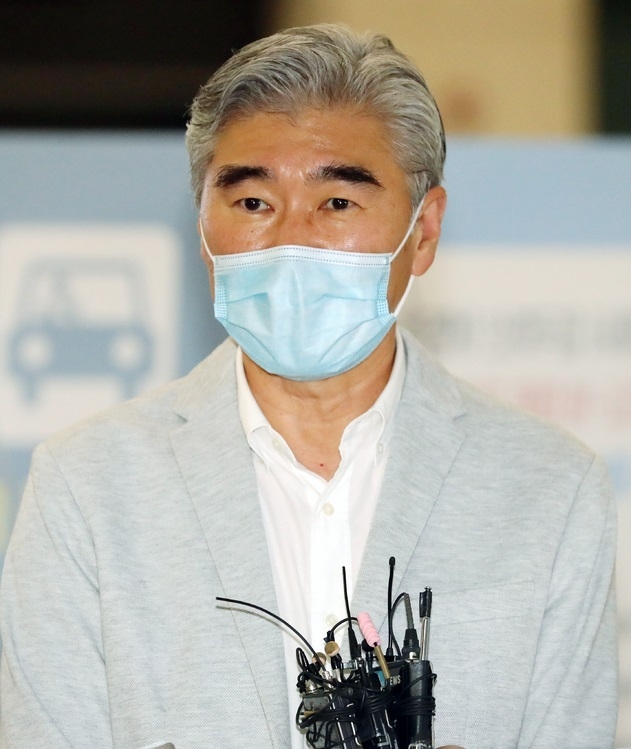  성 김 미국 국무부 대북특별대표가 21일 오전 인천국제공항을 통해 방한하며 발언하고 있다.(사진=뉴시스 제공)