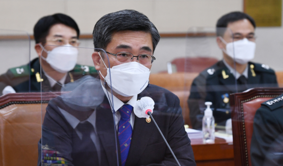 서욱 국방장관이 19일 오후 서울 여의도 국회에서 열린 법제사법위원회의 군사법원에 대한 국정감사에서 의원 질의에 답변하고 있다.(사진=뉴시스 제공)