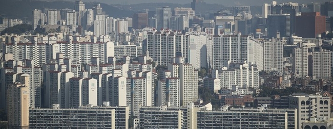  20일 오전 서울 도심의 아파트의 모습.