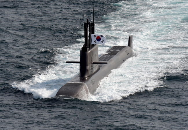 해군은 8월13일 경남 거제 대우조선해양 옥포조선소에서 우리나라 기술로 독자 설계·건조된 해군의 첫 번째 3,000톤급 잠수함인 도산안창호함(KSS-Ⅲ)의 인도·인수 및 취역식을 개최한다. 