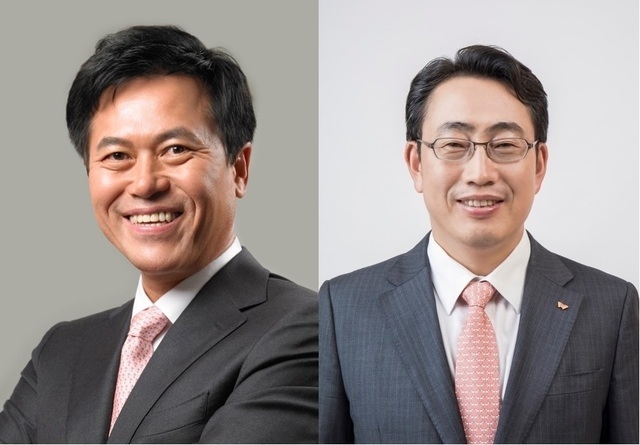 박정호(왼쪽) CEO와 유영상 CEO.(사진=뉴시스 제공)