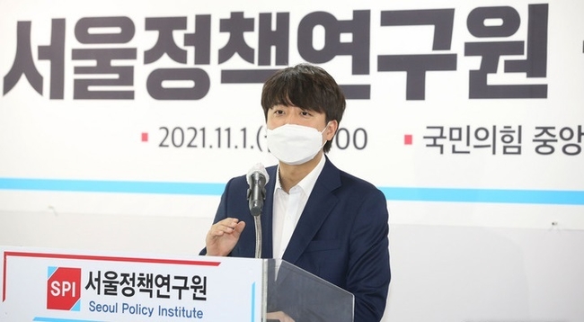 국민의힘 이준석 대표가 1일 오후 서울 여의도 중앙당사에서 열린 서울정책연구원 출범식에서 인사말을 하고 있다. (사진=뉴시스 제공)