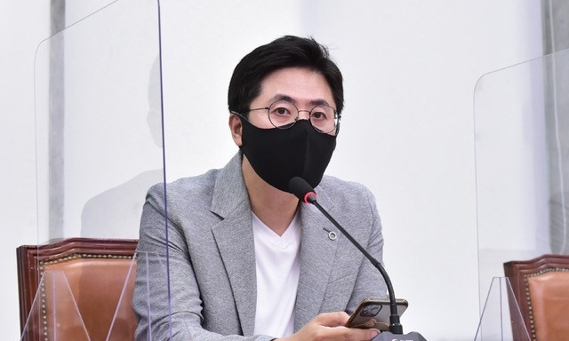 이동학 더불어민주당 최고위원이 6월14일 서울 여의도 국회에서 열린 최고위원회의에서 발언을 하고 있다. (공동취재사진)