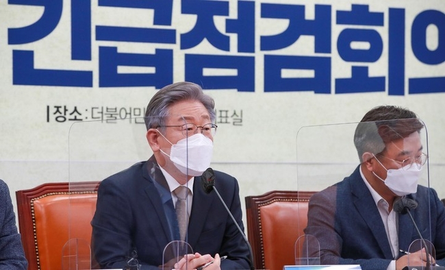 이재명 더불어민주당 대선 후보가 7일 서울 여의도 국회에서 열린 요소수 관련 긴급점검회의에서 발언하고 있다. (공동취재사진)