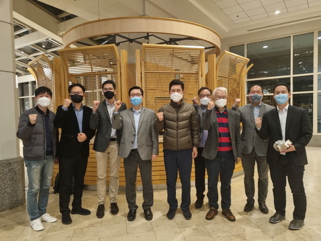 왼쪽부터 △김정표 미래전략산업과장, △박상태 COREE 미국법인 대표, △허준열 하버드 의대 교수, △PETER 강 하버드 의대 교수, △이강덕 포항시장, △김승빈 VALO사 부사장, △고종성 제네스코 대표, △백익현 재미한인제약인협회 보스턴 지회장, △박종철 메사추세츠 종합병원 박사
