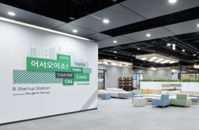 B. 스타트업 스테이션 (부산유라시아플랫폼)